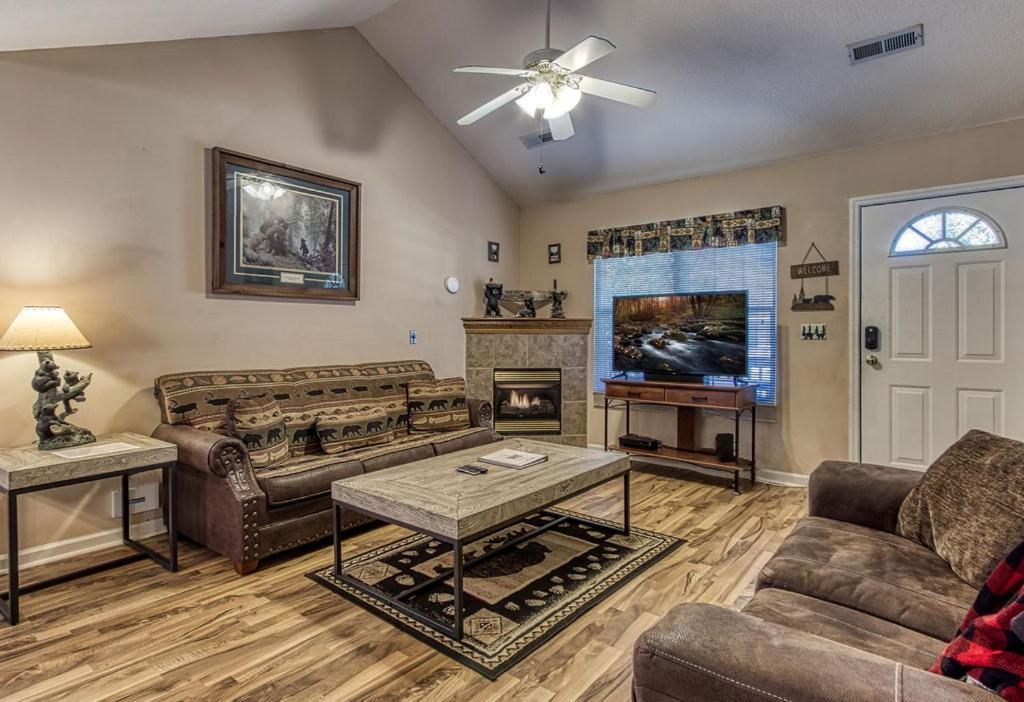 Rock Of Ages, Hot Tub, Game Room, Wifi, 1089 Free Tickets Each Paid Day, Dollywood And More Pigeon Forge Exteriér fotografie